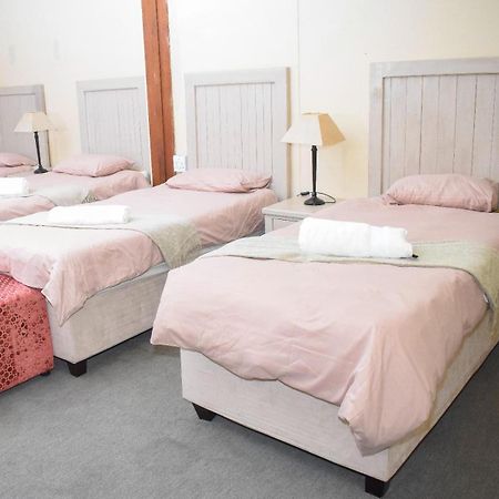 Sibahlenomhlambi Guesthouse Springs  Esterno foto